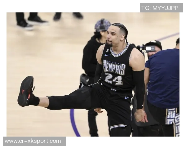 狄龙热爱湖人主场球迷的支持与热情感受到无尽的爱与动力