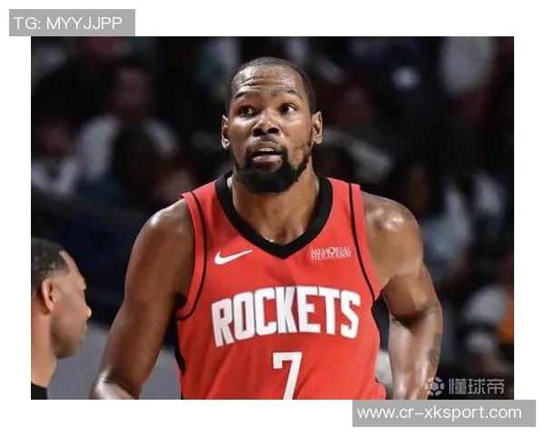 乌度卡强调杜兰特在年轻球队中应更积极发声以引领队友成长 乌度卡强调杜兰特在年轻球队中应更积极发声以引领队友成长