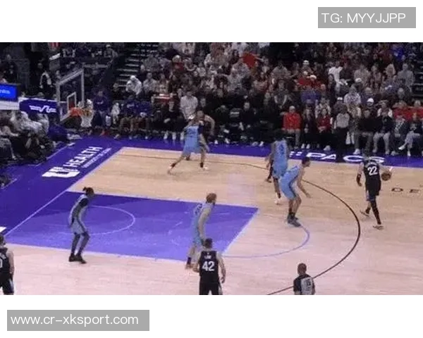 湖人失误频繁如被抄截马刺利用转换进攻给予惩罚